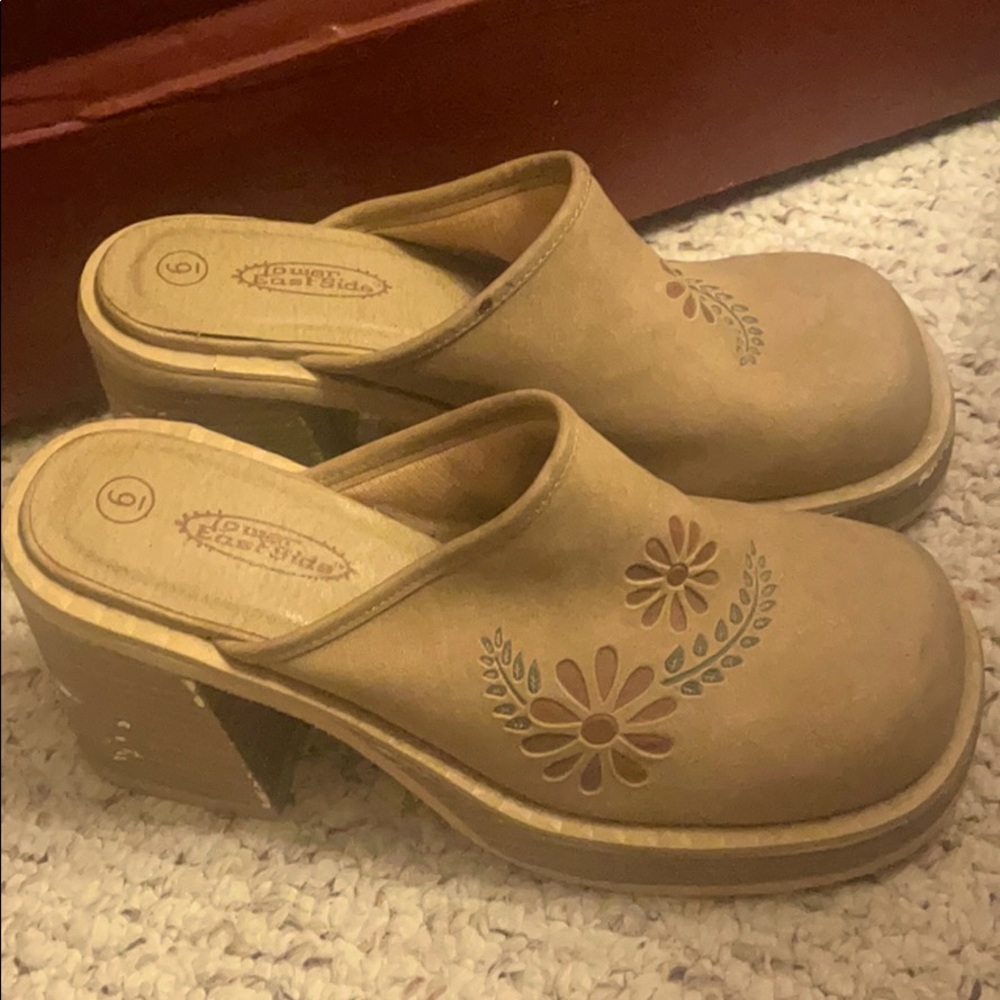 Flower-Power Clog Platforms!